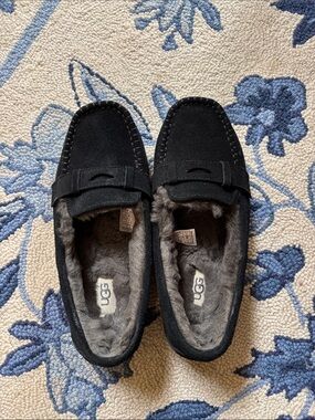 UGG Women’s Black Suede Shearling-Lined Moccasin